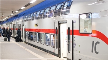 Ein IC 2 der Deutschen Bahn, hier in Hannover, soll ab Dezember auch Bremerhaven anfahren.