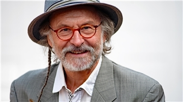 Klaus-Peter Wolf liest am 1. April im Centraltheater Brake.