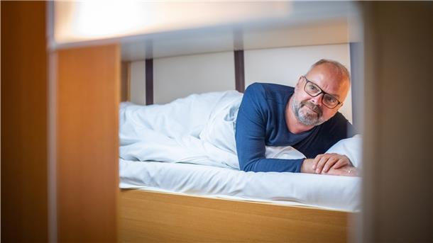 Klein, aber oho: Thorsten Brockmann musste seine Koje selbst bauen.
