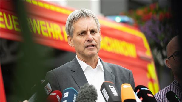Löwen-Alarm in Brandenburg - Großfahndung nach Raubkatze Kleinmachnows Bürgermeister Michael Grubert: „Es handelt sich wohl um ein echtes Wildtier.“