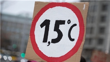Klimaaktivisten fordern die Einhaltung des 1,5-Grad-Ziels - doch das wird nicht klappen, so eine neue Studie.