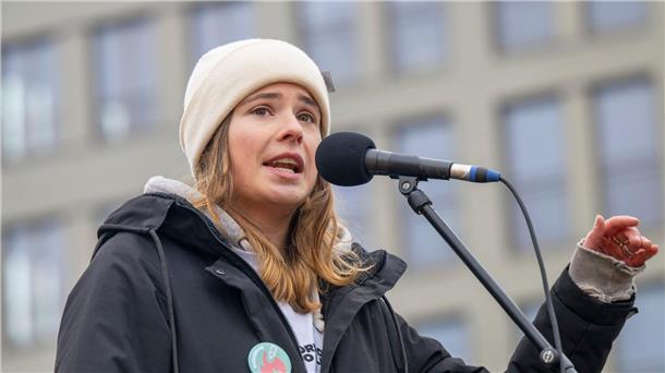 Klimaschutzaktivistin Luisa Neubauer bei einer Kundgebung von Fridays for Future in Berlin.