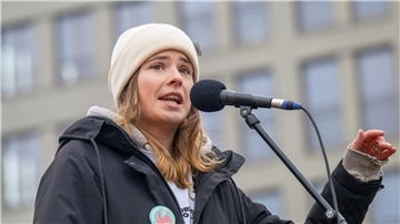 Klimaschutzaktivistin Luisa Neubauer bei einer Kundgebung von Fridays for Future in Berlin.