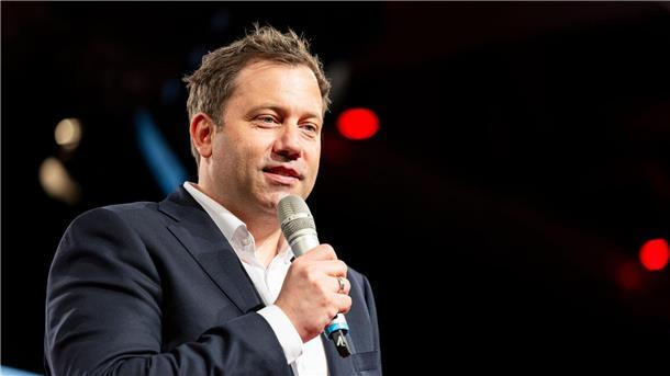Lies führt jetzt Regierung und SPD in Niedersachsen an Klingbeil fordert Konsequenzen nach der Hochstufung der AfD durch den Verfassungsschutz.