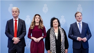 Koalitionäre in spe: Von links Geert Wilders (PVV), Dilan Yesilgoz von der rechtsliberalen VVD, Caroline van der Plas von der rechtspopulistischen Bauernpartei BBB und Pieter Omtzigt von der neuen rechtskonservativen NSC.