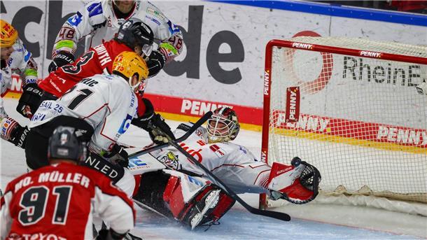 Köln trifft gegen die Pinguins aus Bremerhaven im Schlussdrittel dreifach.