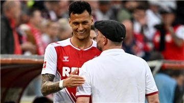 Kölns Trainer Steffen Baumgart (rechts) hat ein Näschen für Spieler, die als gescheitert gelten. Der ehemalige Werder-Stürmer Davie Selke gehört dazu.