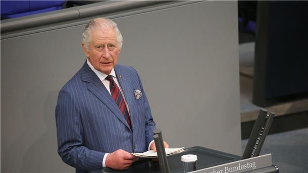 König Charles: Ovationen im Bundestag, Käse in Brandenburg König Charles III. spricht am zweiten Tag seiner Deutschlandreise im Bundestag.