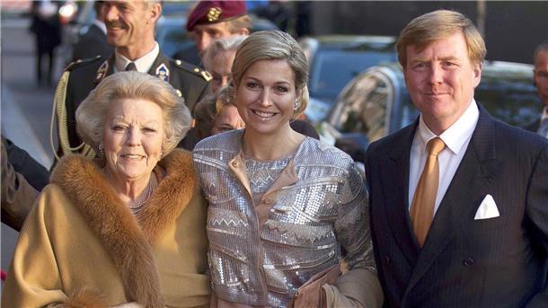 Niederländischer König muss weiter keine Steuern zahlen König Willem-Alexander, Königin Máxima und Prinzessin Beatrix - von der Steuer weiterhin befreit.