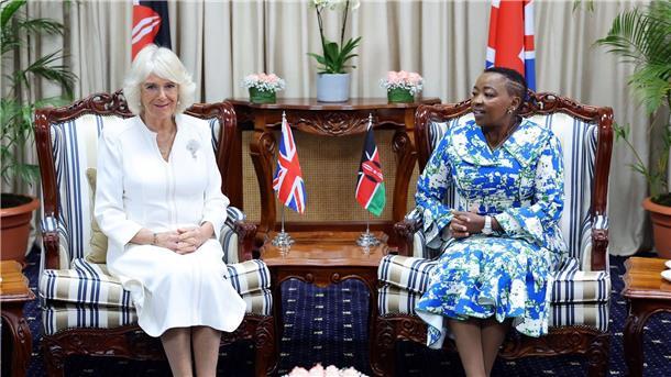 Königin Camilla (l) bei einem bilateralen Treffen mit Rachel Ruto, First Lady von Kenia, im State House.