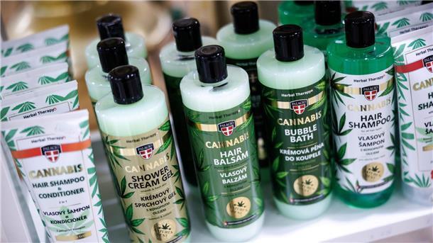 Cannabis-Firmen zwischen Aufbruch und Ernüchterung Körperpflegeprodukte auf Cannabis-Basis - es ist ein bunter Markt um Cannabis-Produkte entstanden.