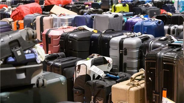 Automatisierung soll Koffer-Frust im Luftverkehr reduzieren Koffer im Gepäckausgabe-Bereich des Hamburger Flughafens.