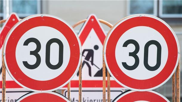 Kabinett beschließt neues Straßenverkehrsgesetz  Kommunen sollen mehr Spielräume in der Verkehrsplanung bekommen. Das sieht ein Gesetzentwurf zur Reform des Straßenverkehrsgesetzes vor.