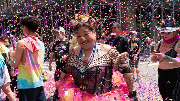 Hunderttausende bei Pride-Paraden in den USA Konfetti-Regen bei der NYC Pride Parade.