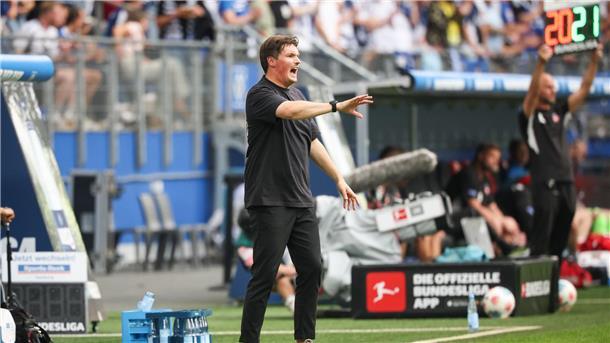 HSV atmet auf: Erster Bundesliga-Sieg seit dem Aufstieg Konnte endlich den ersten Bundesliga-Sieg seiner Mannschaft beklatschen: HSV-Trainer Merlin Polzin.