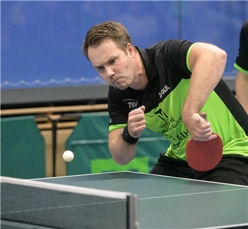 Martin Gluza an der Tischtennisplatte