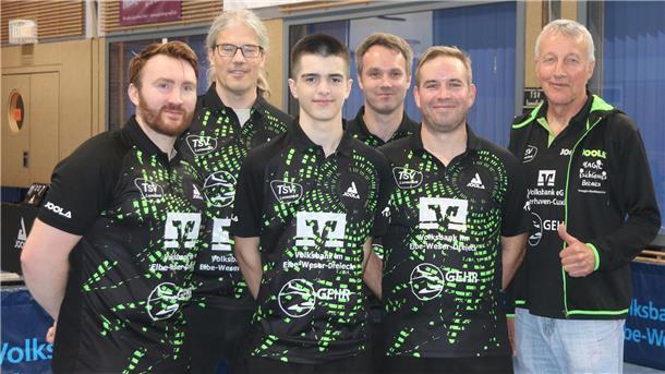 TSV Lunestedt hat in den engen Matches ein gutes Händchen Konnten sich am Sonntag endlich den heimischen Fans präsentieren (von links): Anton Depperschmidt, Elger Neumann, Neuzugang Alexander Uhing, Martin Gluza, Matti von Harten und Betreuer Siegfried Grotheer.