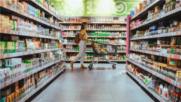 Die Wahrheit hinter den Claims: Verständnis von Werbeaussagen auf Verpackungen Konsumenten können anhand von Symbolen und Zertifikaten vieles über das Produkt erfahren.
