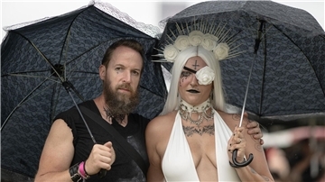 Kostümierte Besucher beim M’era Luna Gothic-Festival.