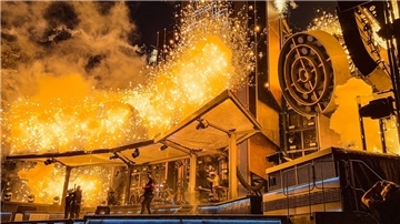 Krach, Blitz, Bumm: Die Live-Shows von Rammstein sind für ihren exzessiven Einsatz von Pyrotechnik berühmt. Auf den Schultern der Pyrotechniker lastet eine enorme Verantwortung.