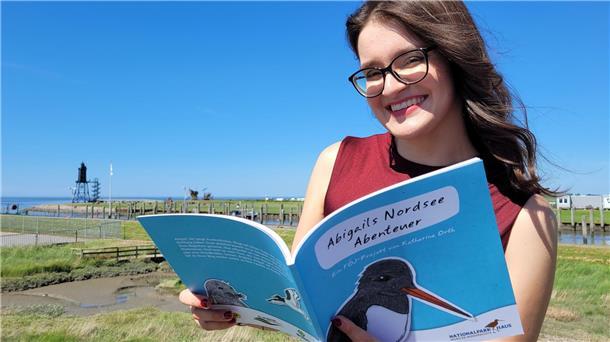 Kreativ und naturbegeistert: Katharina Orth hat ein freiwilligen ökologischen Jahres im Nationalpark-Haus Wurster Nordseeküste absolviert und ganz nebenbei ein Buch geschrieben.
