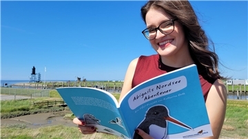 Kreativ und naturbegeistert: Katharina Orth hat ein freiwilligen ökologischen Jahres im Nationalpark-Haus Wurster Nordseeküste absolviert und ganz nebenbei ein Buch geschrieben.