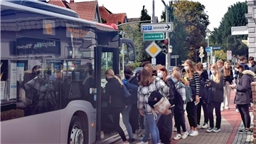 Kreisschüler- und Kreiselternrat wünschen sich, dass alle Schülerinnen und Schüler vom Landkreis Wesermarsch das TIM-Ticket gestellt bekommen.