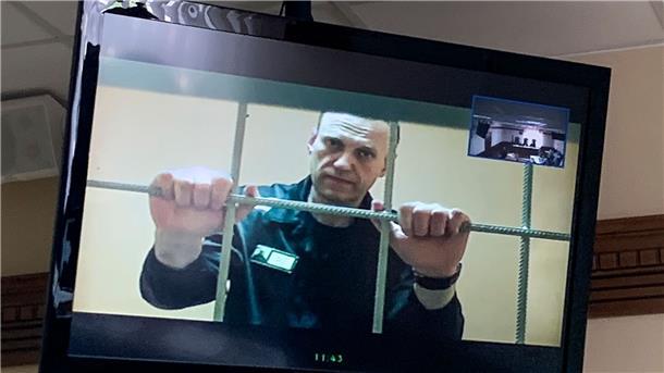 Nawalny nennt Putin Verbrecher und geht erneut in Einzelhaft Kremlkritiker Alexej Nawalny muss erneut in Einzelhaft.