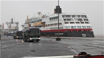 Kreuzfahrtschiff "Maud": Die letzten Busse fahren um 10 Uhr am Sonntag ab.