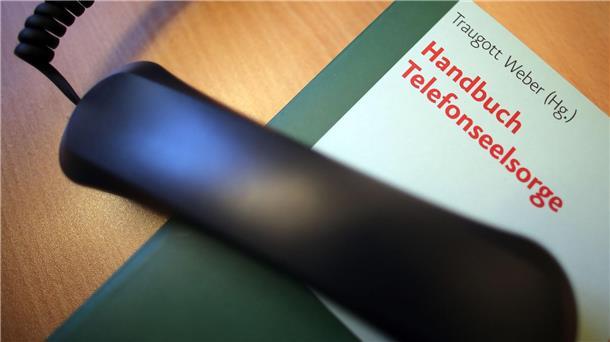 Telefonseelsorge in Kriegs- und Krisenzeit: Viele Kontakte Kriege, Einsamkeit und depressive Stimmungen sind häufig Auslöser der Anrufe bei der Telefonseelsorge.