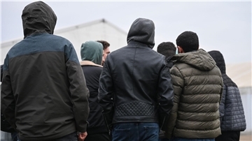 Kriegsflüchtlinge aus Syrien auf einer Gelände einer Flüchtlingsunterkunft.