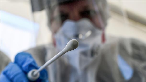 Krisenstab, Kontaktpersonen-Ermittlung, Abstrichteams: Die Corona-Pandemie bindet bei den Gesundheitsämtern viel Zeit.