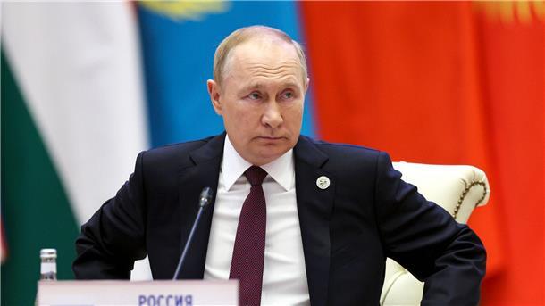 Putin: Verhandlungen nur ohne Rückgabe von Territorien Kritisiert den Westen, dass die Ukraine mit Waffen und militärisch wichtigen Informationen versorgt wird: Wladimir Putin.