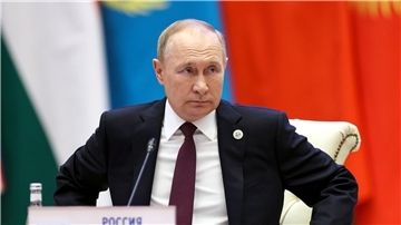 Kritisiert den Westen, dass die Ukraine mit Waffen und militärisch wichtigen Informationen versorgt wird: Wladimir Putin.