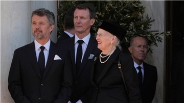 Kronprinz Frederik (l) soll den Thron von Königin Margrethe II. erben.