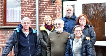 Kümmern sich mit viel Engagement um den Wremer Bücherschrank (v.l.n.r.): Horst Vierling, Angela Feil, Claude Boiselle, Wolfgang Martin, Bettina Luchs und Amelin Martin. Auf dem Foto fehlt Marthe Neumann.
