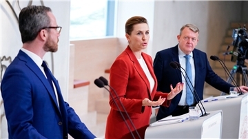 Kürzlich noch Rivalen, jetzt Regierungspartner: Jakob Ellemann-Jensen (v.l.), Mette Frederiksen und Lars Løkke Rasmussen.