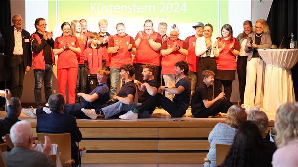 „Küstensterne des Sports“: So sitzen die erfolgreichen Sportler des TSV Otterndorf in ihrem Doppelvierer, wenn sie zu ihren zahlreichen Medaillen rudern.