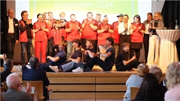 „Küstensterne des Sports“: So sitzen die erfolgreichen Sportler des TSV Otterndorf in ihrem Doppelvierer, wenn sie zu ihren zahlreichen Medaillen rudern.
