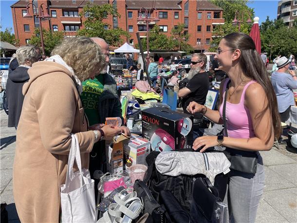 Kult-Flohmarkt in Nordenham: Der Nor-Floh lockte Tausende Besucher in die Innens...