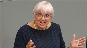 Kulturstaatsministerin Claudia Roth (Bündnis 90/Grüne) erhielt während ihres Grußwortes beim „Jewrovision“-Wettbewerb Buhrufe.