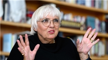 Kulturpass für Jugendliche - bisher 1,6 Millionen Angebote Kulturstaatsministerin Claudia Roth sieht im Kulturpass eine große Chance.