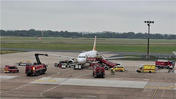 Crew bemerkt Dampf - Flugzeug kehrt nach Bremen zurück Kurz nach dem Start musste ein Flugzeug an den Flughafen Bremen zurückkehren. (Archivbild)