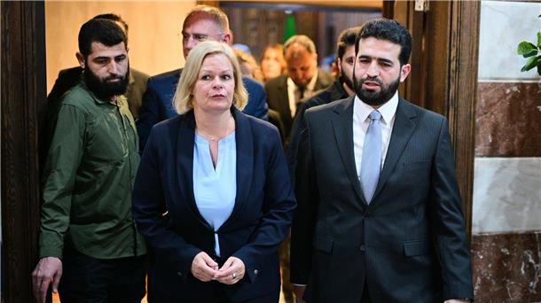Kurz vor dem Ende ihrer Amtszeit reiste die geschäftsführende Bundesinnenministerin, Nancy Faeser (SPD), zu einem Gespräch nach Damaskus, bei dem es auch um Rückführungen ging.