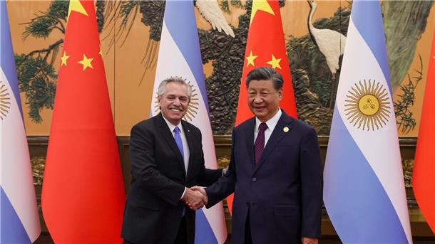 China hilft angeschlagenem Argentinien mit frischem Geld aus Kurz vor der Präsidentenwahl in Argentinien verschaffte China der angeschlagenen Wirtschaft des südamerikanischen Landes weiteren finanziellen Spielraum.