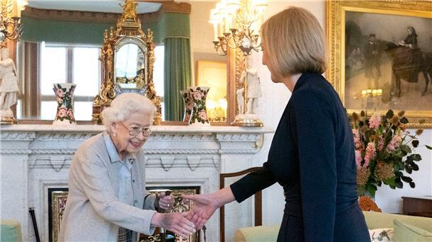 Kurz vor ihrem Tod empfing Elizabeth II. noch die neue Premierministerin Liz Truss. Insgesamt erlebte die Queen in ihrer Amtszeit mehr als ein Dutzend Regierungschefinnen und -chefs.