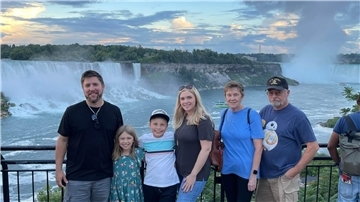 Kurzurlaub mit der Familie an den Niagara-Fällen.