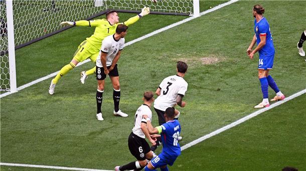 Trotz Niederlage: Ein Spiel fürs „gute Gefühl“ beim DFB-Team Kylian Mbappé erzielt das 1:0. Torwart Marc-André ter Stegen hechtet vergebens.