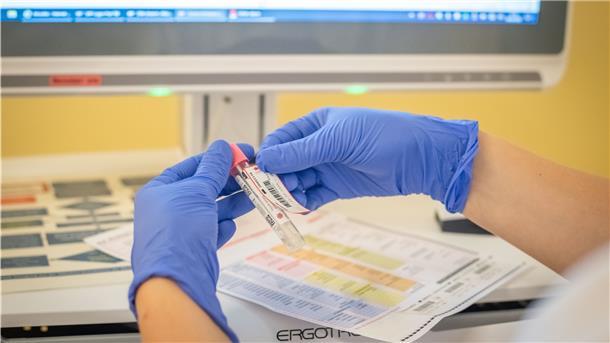 Laboruntersuchungen werden bei Ameos künftig von einem Labor in Delmenhorst übernommen oder per POCT (Patientennahe Sofortanalytik, Point of Care Testing) vorgenommen.