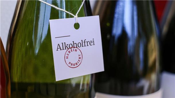Dry January - Vier Wochen Trockenzeit in Deutschland? Längst gibt es auch alkoholfreien Wein. (Archivbild)